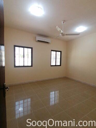 Apartment for rent in Al-Qurm, see description