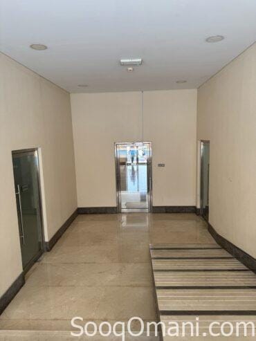 Luxury one-bedroom apartment in Sultan Qaboos City