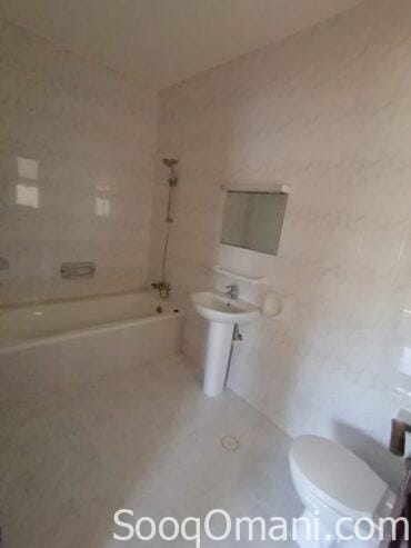 Apartment for rent in Al-Qurm, see description
