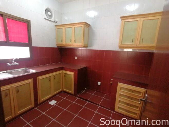 Apartment for rent in Al-Qurm, see description
