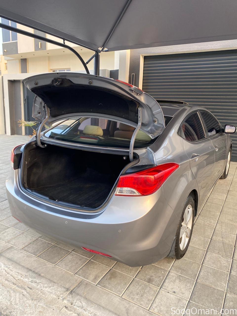 Hyundai Elantra, Oman agency, 180,000 km