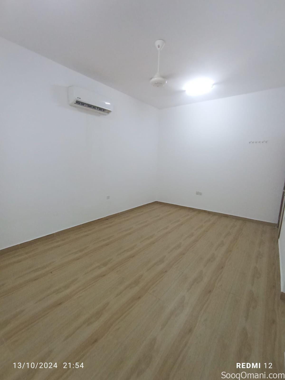 Rooms for rent for families and employees in Al Khoud 6