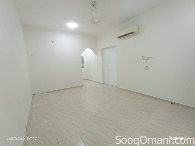 Rooms and annexes for rent for families and employees in Al Khoud and Al Maabela