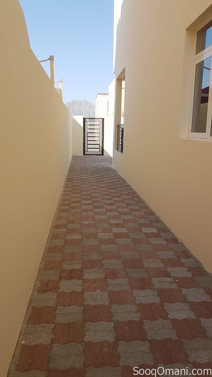 Villa for rent in Al Amerat, Al Amerat Heights, Phase 2, near Nesto Hypermarket and opposite warehouses