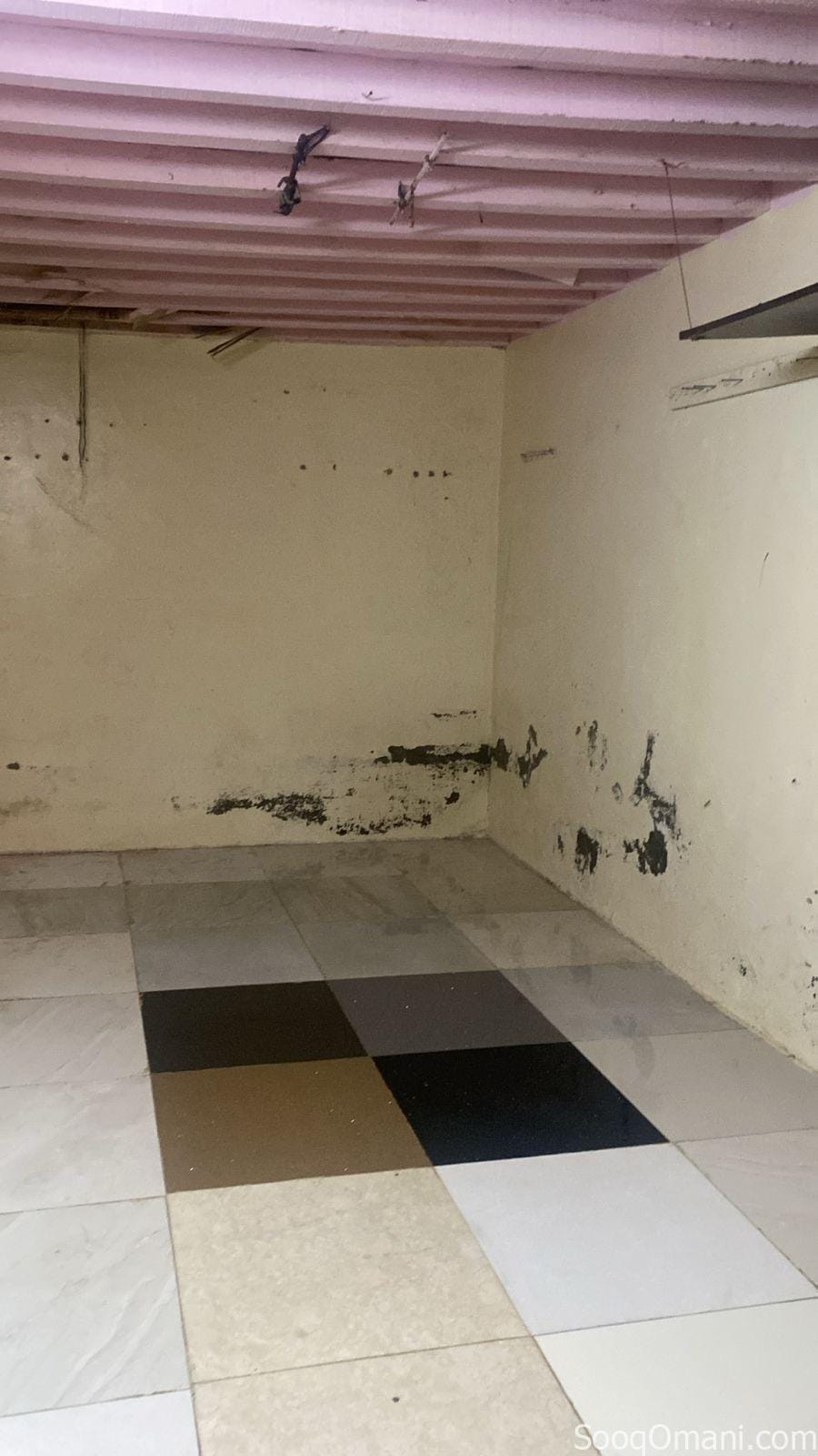 There is a room for rent at an attractive price (bachelor)