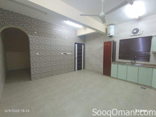 Apartment for rent for families in Al Mawaleh 11