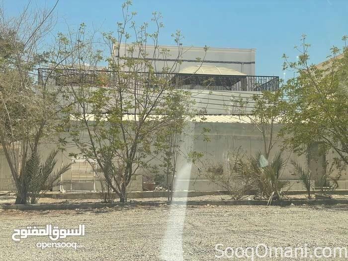 للايجار بيت بطابقين ومفروشة وبمنطقة حيوية وممتازة في المعبيلة الجنوبية على شارع وبجنب مستشفى بدر سما