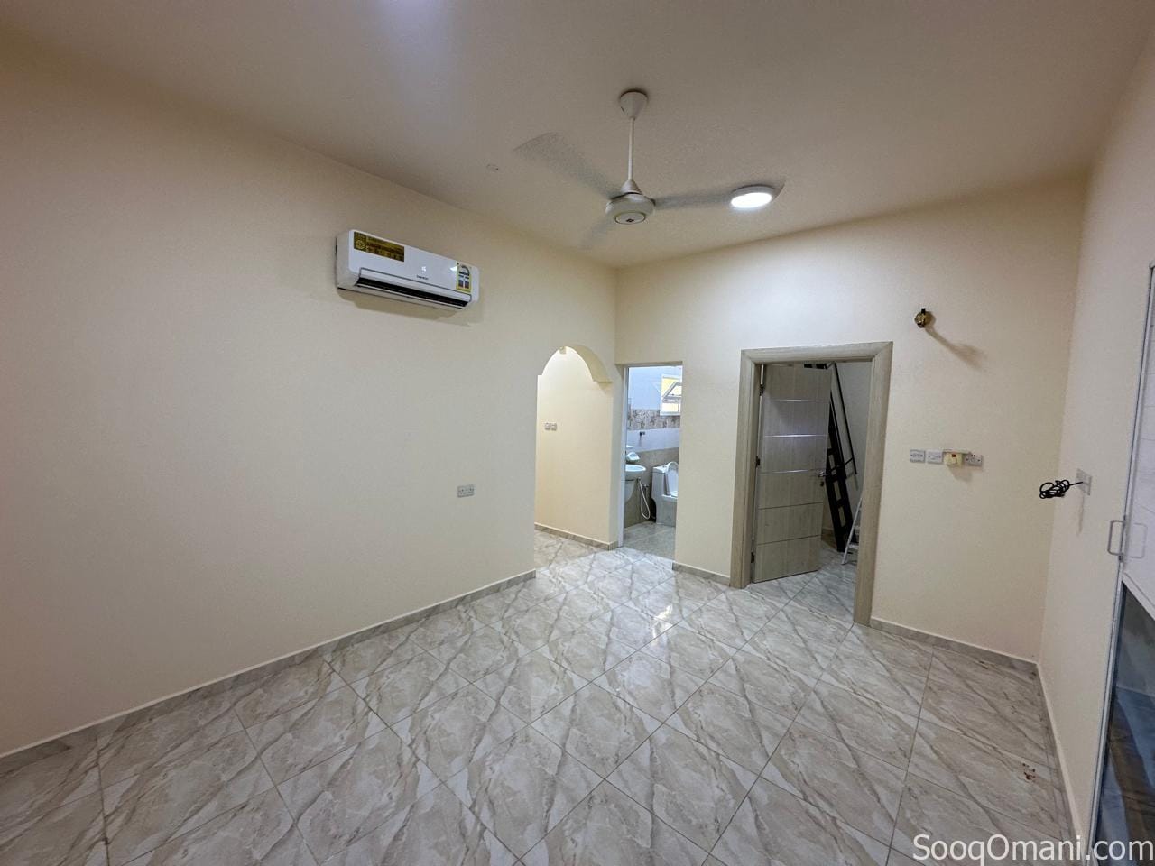 شقه للايجار في المعبيله الثامنه بالقرب من مدرسة درة مجان الخاصة