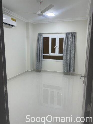 For rent: a clean and excellent apartment in a new residential building in Al Khoudh 6, near the Knowledge Village Mosque.
