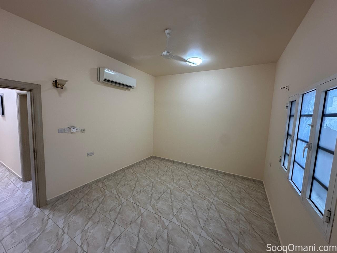 شقه للايجار في المعبيله الثامنه بالقرب من مدرسة درة مجان الخاصة