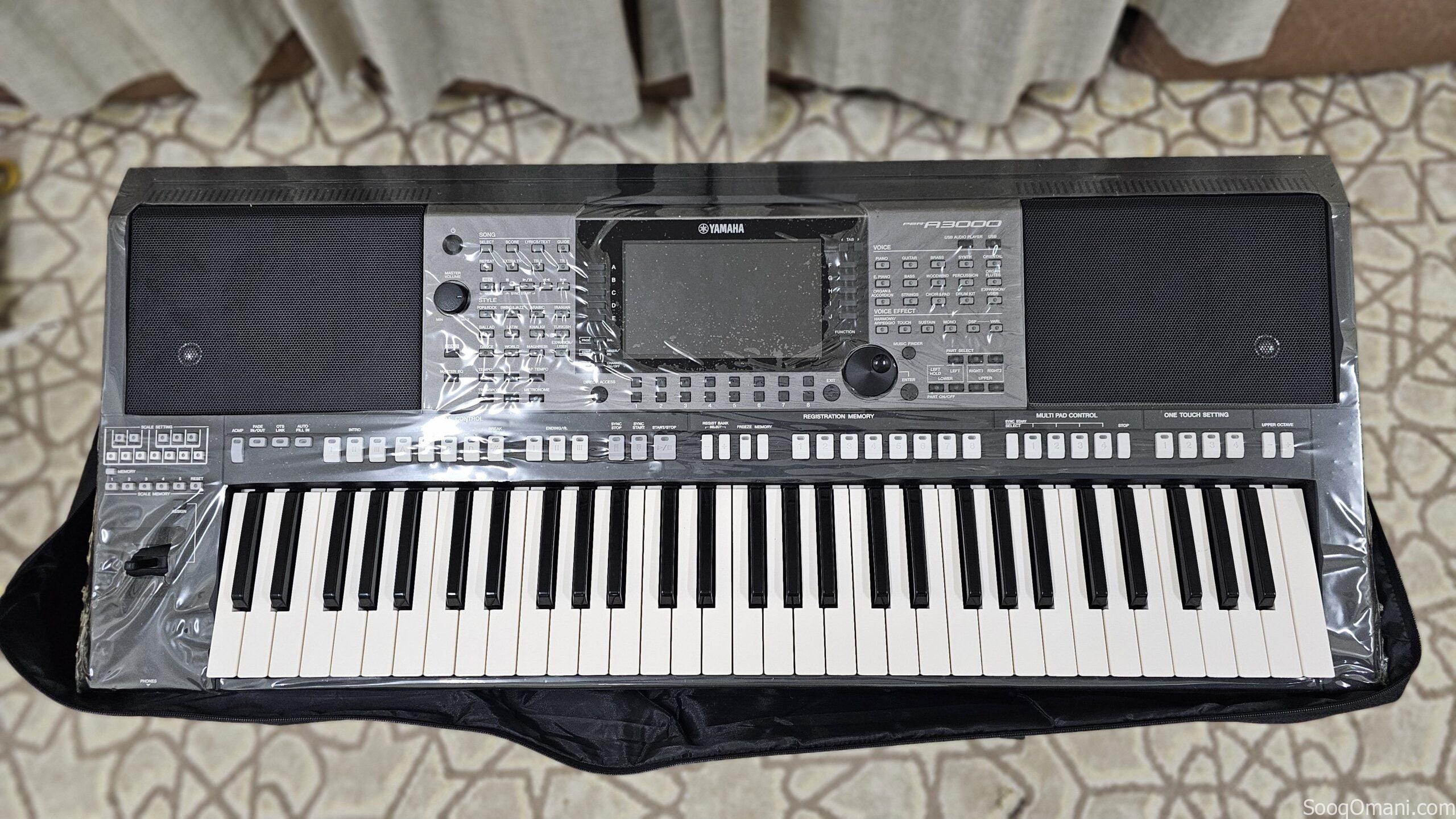 Very clean Yamaha 3000 organ with accessories