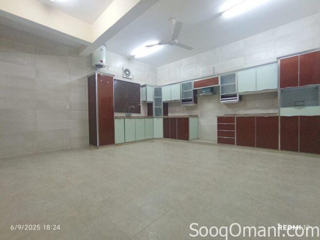 Apartment for rent for families in Al Mawaleh 11