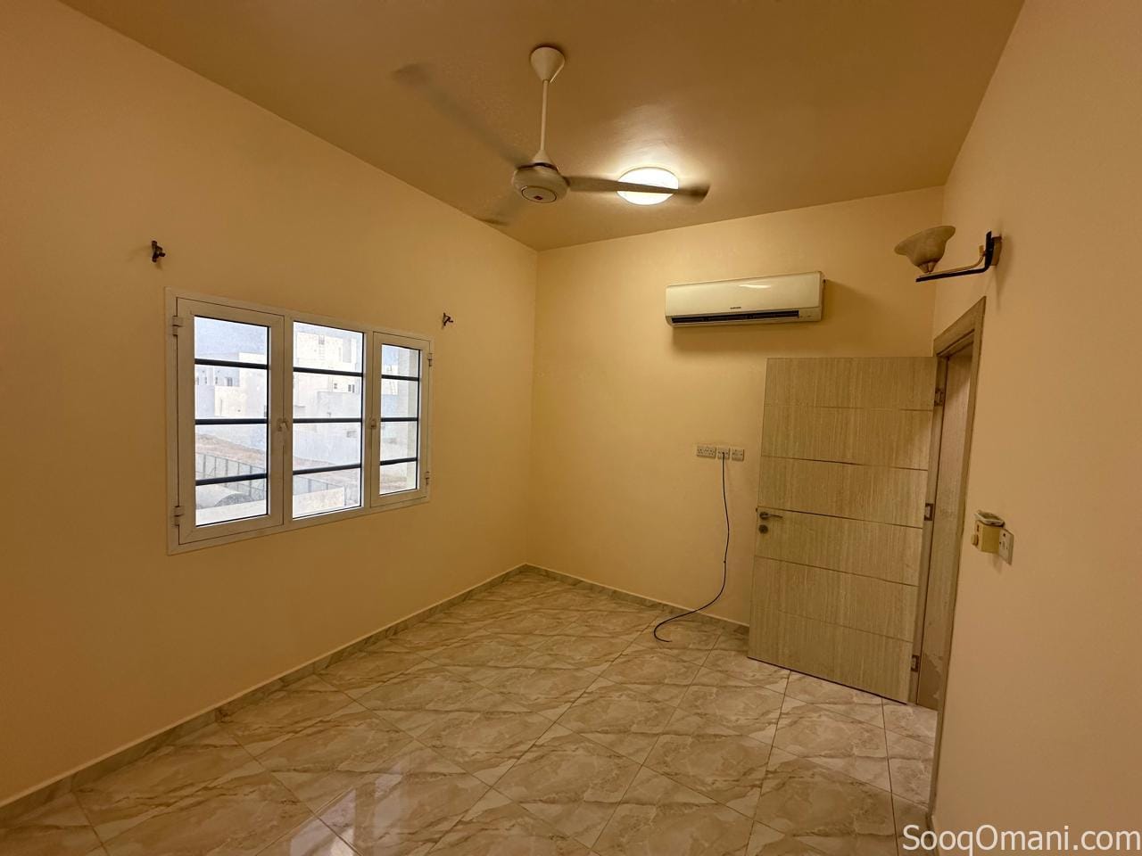 شقه للايجار في المعبيله الثامنه بالقرب من مدرسة درة مجان الخاصة