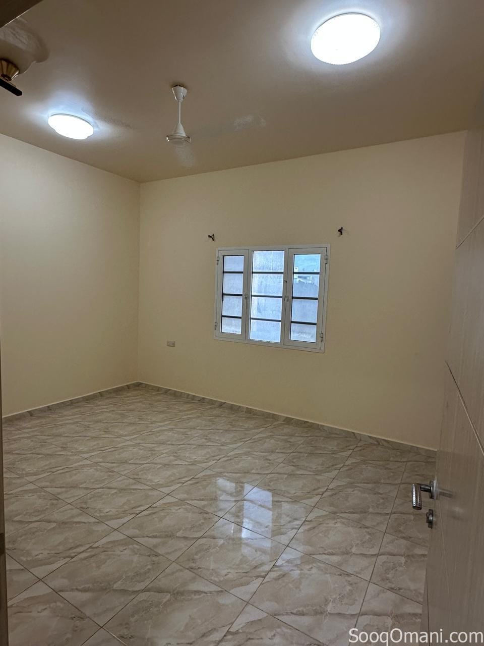 شقه للايجار في المعبيله الثامنه بالقرب من مدرسة درة مجان الخاصة