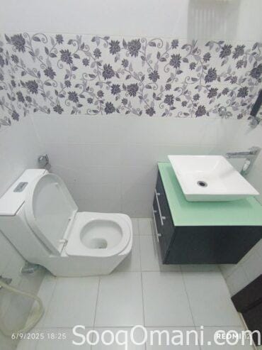 Apartment for rent for families in Al Mawaleh 11