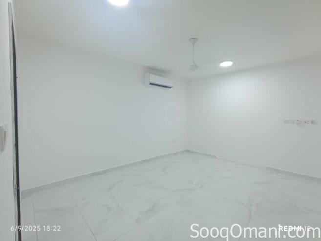 Apartment for rent for families in Al Mawaleh 11