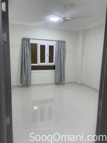 For rent: a clean and excellent apartment in a new residential building in Al Khoudh 6, near the Knowledge Village Mosque.
