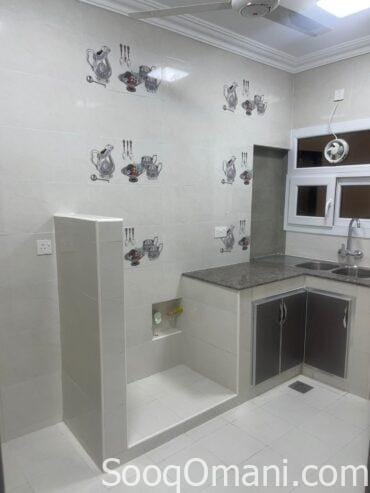 For rent: a clean and excellent apartment in a new residential building in Al Khoudh 6, near the Knowledge Village Mosque.