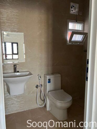 For rent, elegant and clean apartments in a commercial residential building in South Al Mawaleh, near Al Badie Mosque and Al Mawaleh Market.