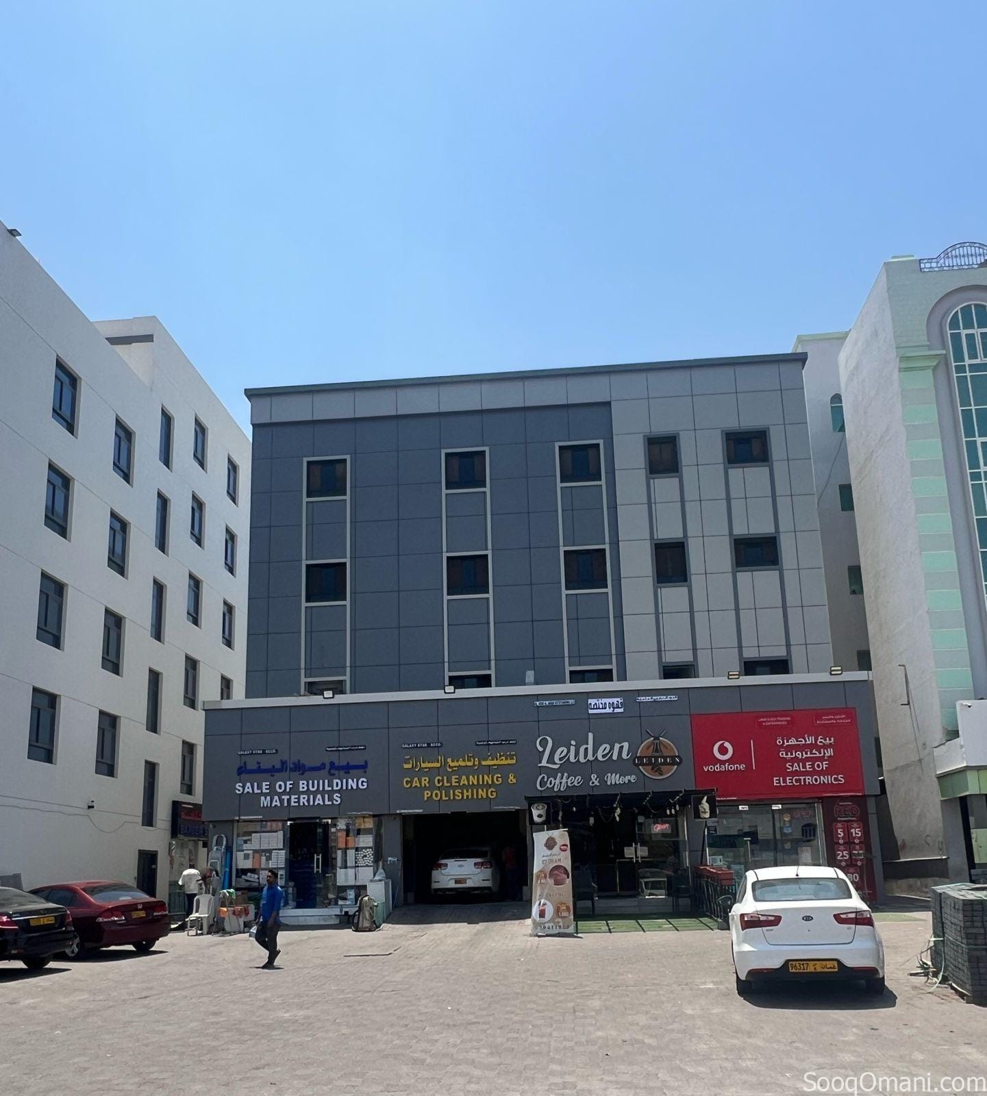 For rent, elegant and clean apartments in a commercial residential building in South Al Mawaleh, near Al Badie Mosque and Al Mawaleh Market.