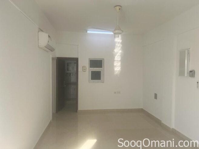 لايجار شقة سكنية في المعبيلة الجنوبية