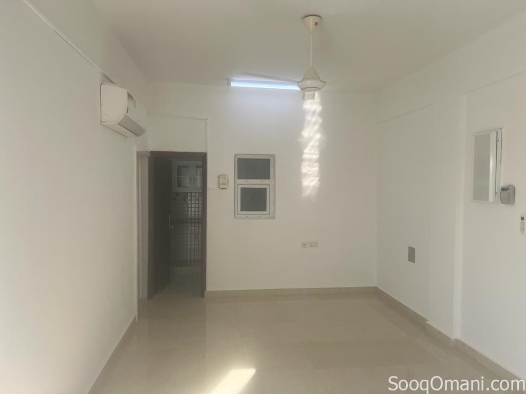 لايجار شقة سكنية في المعبيلة الجنوبية