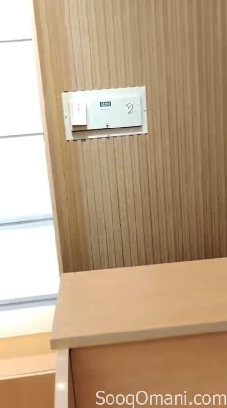 للبيع محل جديد مع الكبتات جديدة وليتات بموقع ممتاز في المعبيلة الجنوبية في شارع الخير بعد مسجد تيمور