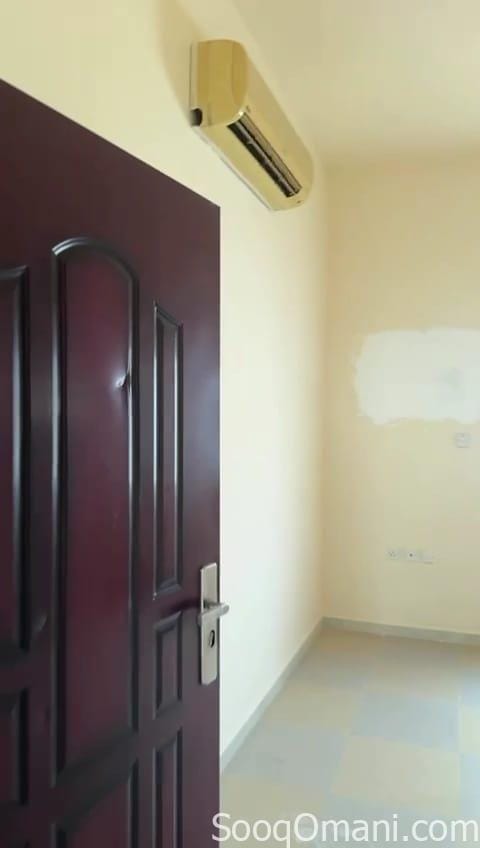 للايجار بيت ارضي بموقع ممتاز في شارع الخيرفي المعبيلة الجنوبية بمساحة واسعة بالقرب من روضة المبتكر