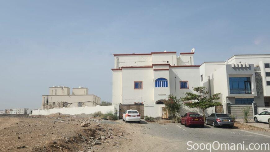 For rent, a ground floor house in an excellent location on Al Khair Street in South Maabela, with a large area near Al Mubtakir Kindergarten