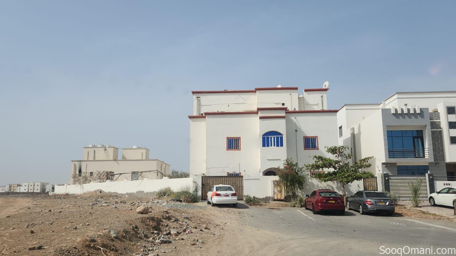 للايجار بيت ارضي بموقع ممتاز في شارع الخيرفي المعبيلة الجنوبية بمساحة واسعة بالقرب من روضة المبتكر