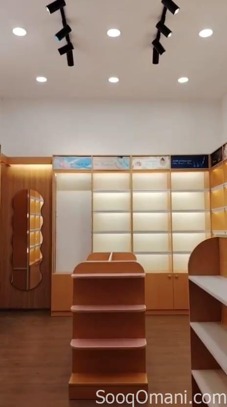 For sale, a new shop with new cabinets and lights in an excellent location in South Maabela, on Al Khair Street, after Taimur Mosque.