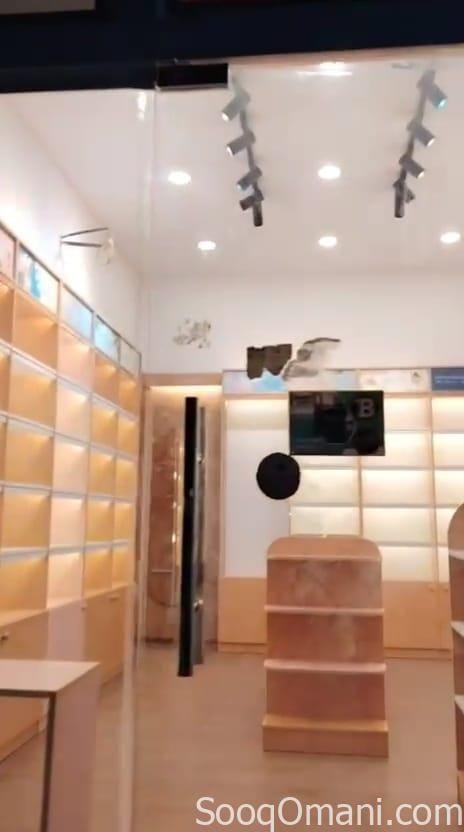 For sale, a new shop with new cabinets and lights in an excellent location in South Maabela, on Al Khair Street, after Taimur Mosque.