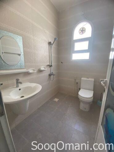 Excellent apartment for rent in South Maabela on Al Noor Street in Al Rahba neighborhood near Al Sahabi Abdullah Mosque