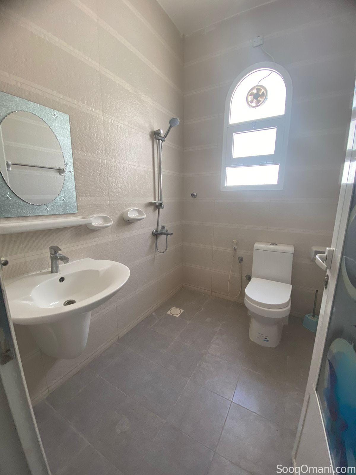 Excellent apartment for rent in South Maabela on Al Noor Street in Al Rahba neighborhood near Al Sahabi Abdullah Mosque