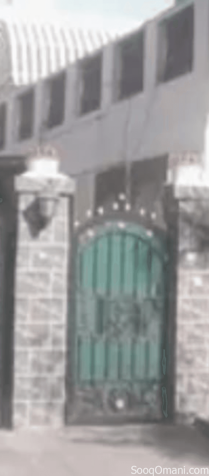 منزل في مسقط السيب عند البحر والسوق موقع ممتاز الاستثمار