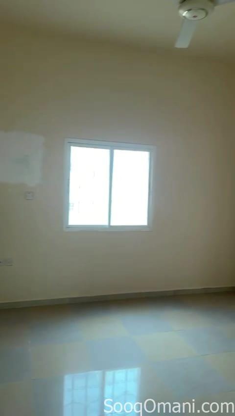 للايجار بيت ارضي بموقع ممتاز في شارع الخيرفي المعبيلة الجنوبية بمساحة واسعة بالقرب من روضة المبتكر