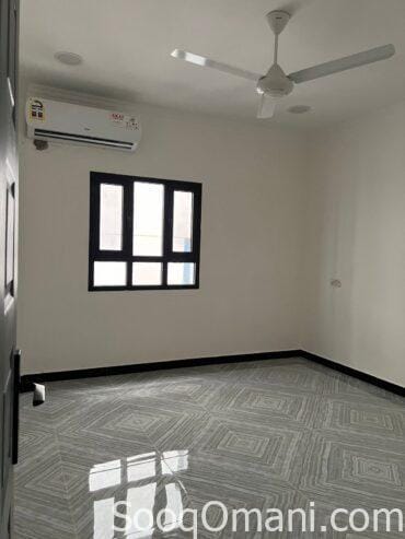 For rent, elegant and clean apartments in a commercial residential building in South Al Mawaleh, near Al Badie Mosque and Al Mawaleh Market.