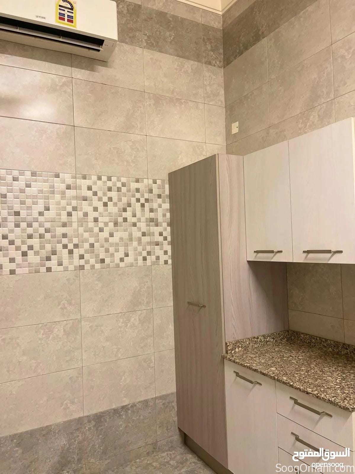 For rent, a ground floor apartment in an excellent location and with a large area in South Maabela, near Al Jalil Mosque and Al Imam Mosque