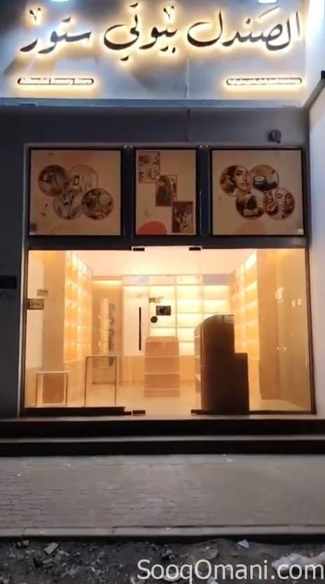 For sale, a new shop with new cabinets and lights in an excellent location in South Maabela, on Al Khair Street, after Taimur Mosque.