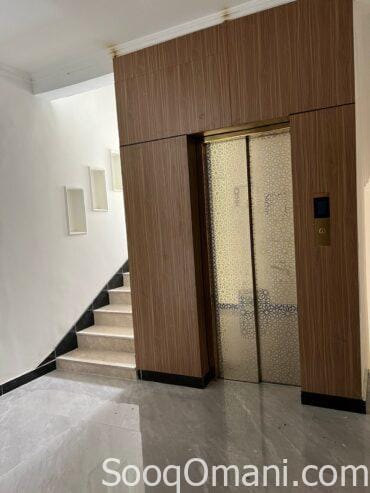 For rent, elegant and clean apartments in a commercial residential building in South Al Mawaleh, near Al Badie Mosque and Al Mawaleh Market.