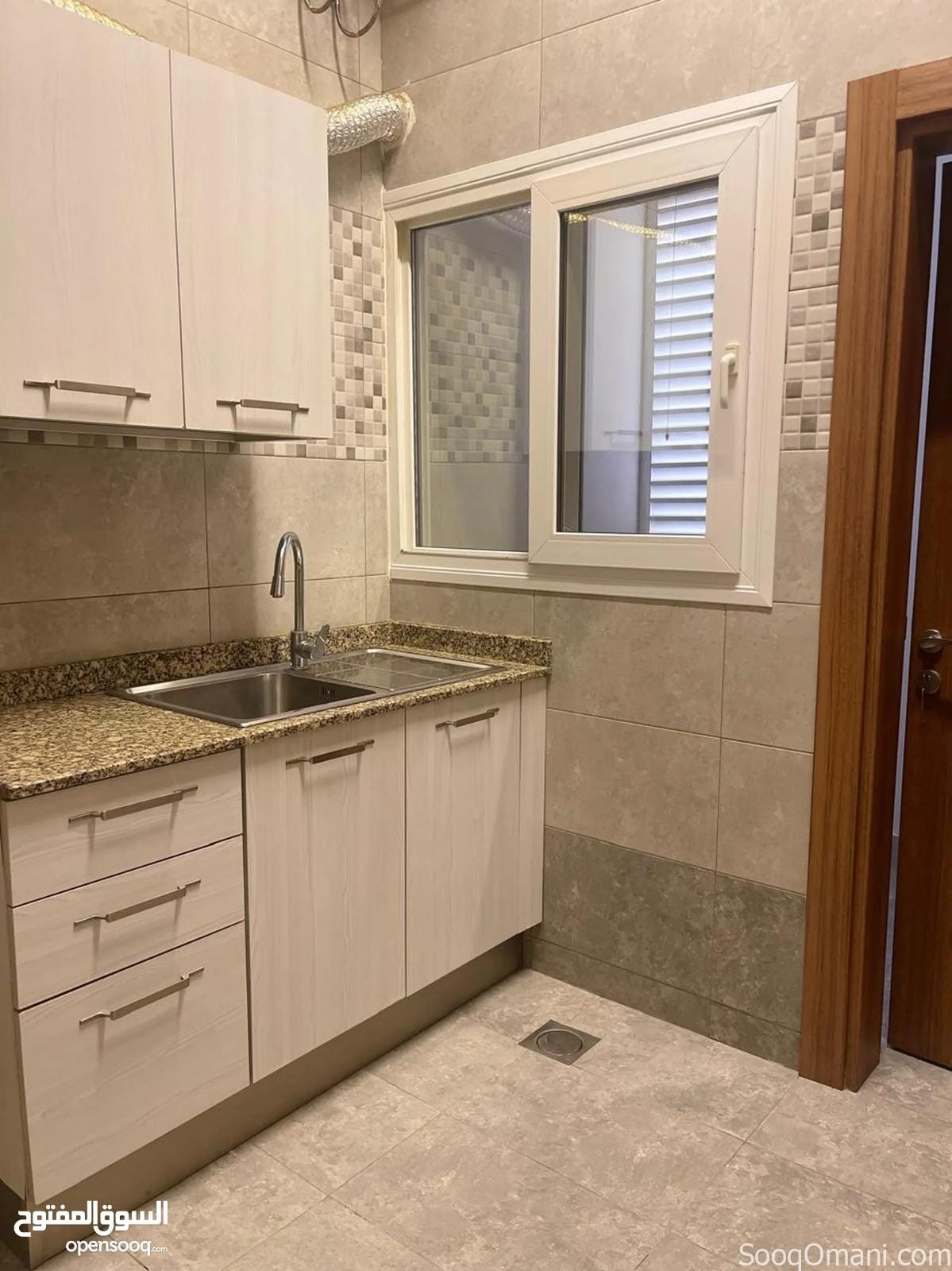 For rent, a ground floor apartment in an excellent location and with a large area in South Maabela, near Al Jalil Mosque and Al Imam Mosque