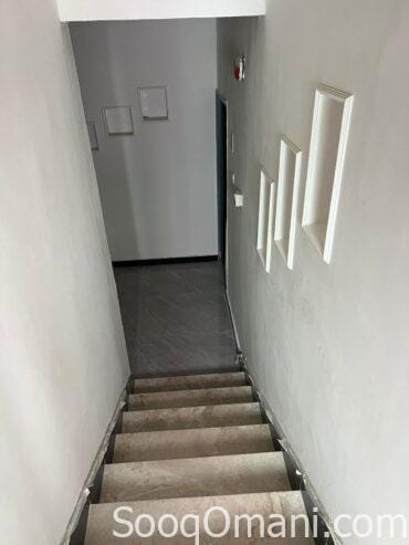 For rent, elegant and clean apartments in a commercial residential building in South Al Mawaleh, near Al Badie Mosque and Al Mawaleh Market.