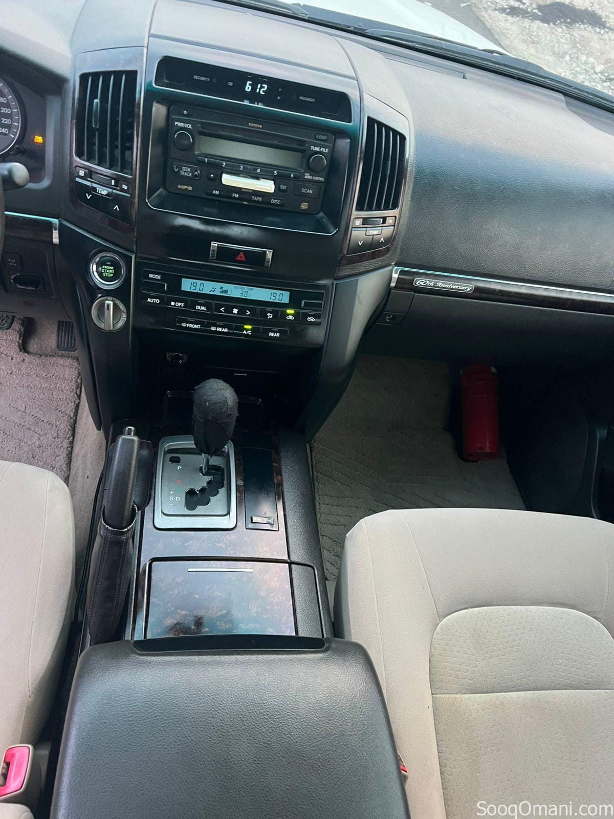 لاندكروزر موديل 2011