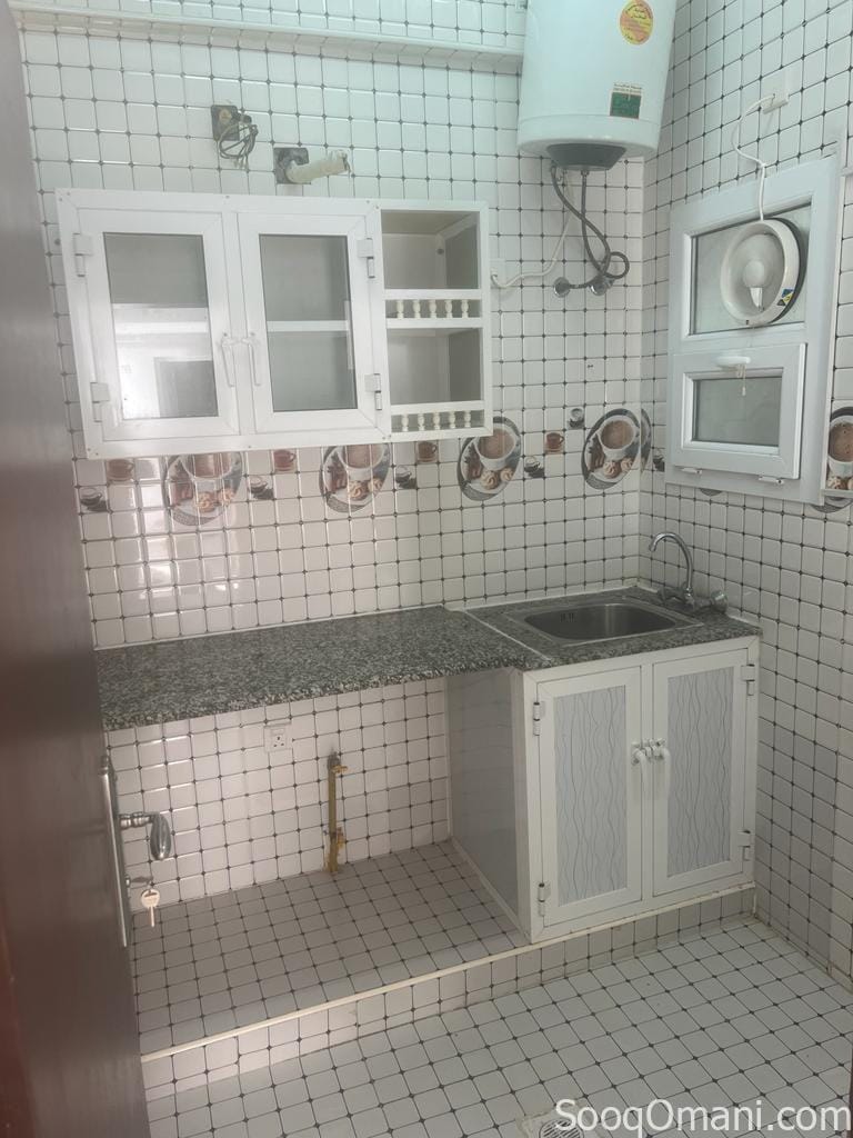 لايجار شقة سكنية في المعبيلة الجنوبية