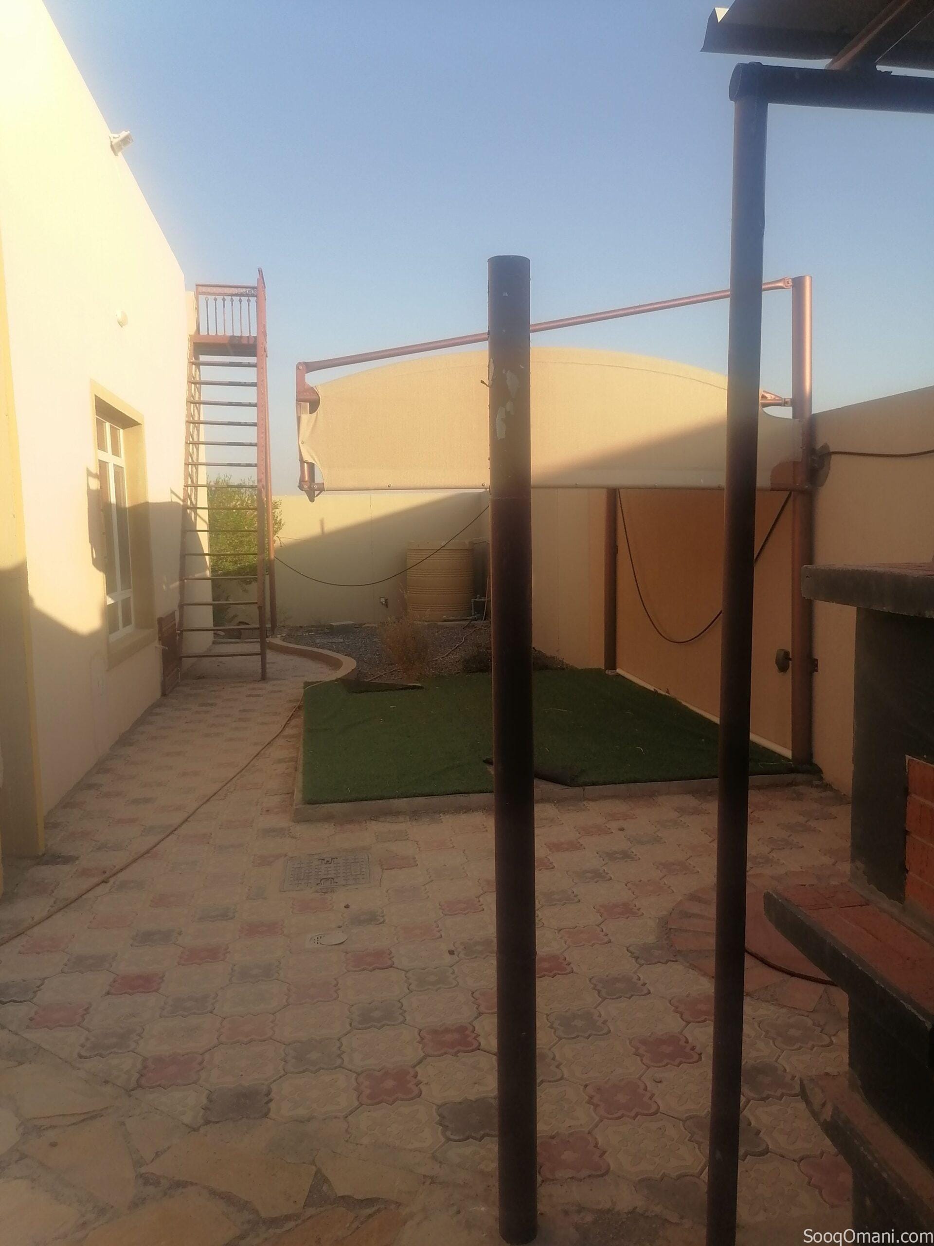 Rest house with apartment for sale near a paved road