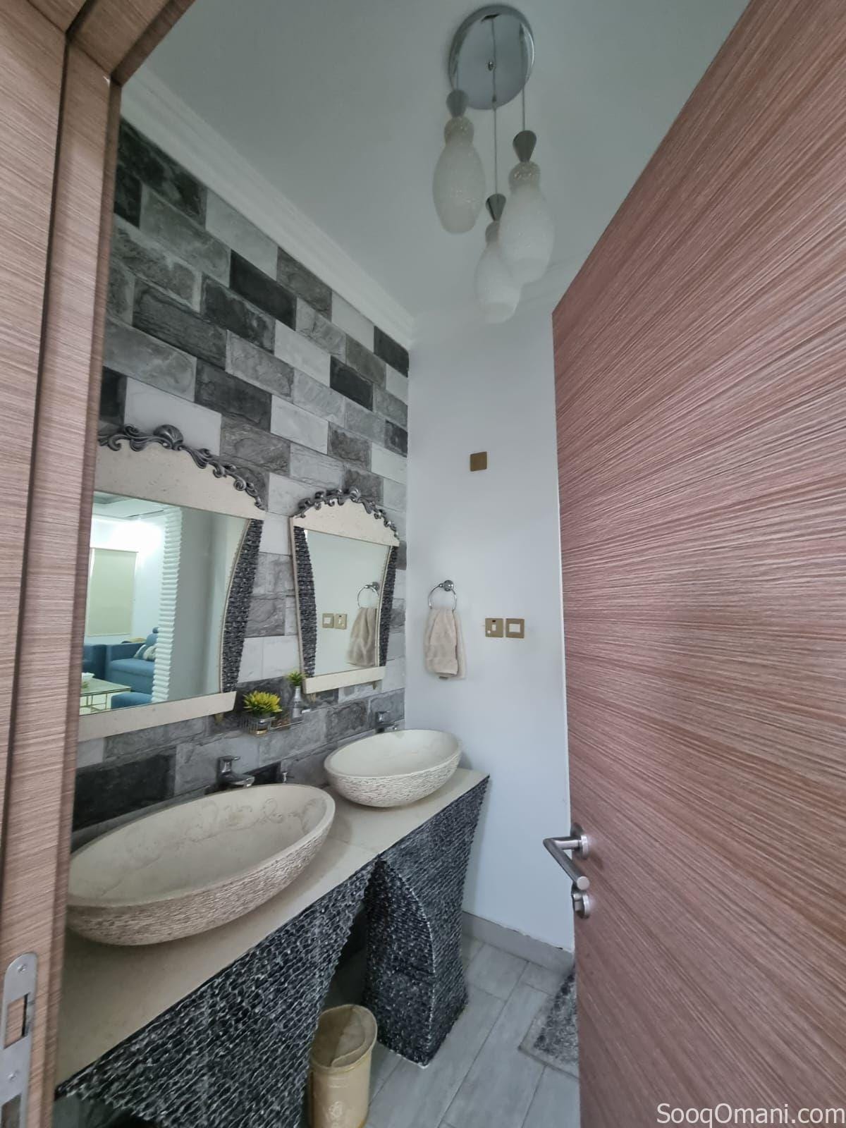 Directly from the owner: A luxurious, detached villa in Al Amerat, offering complete privacy for you and your family