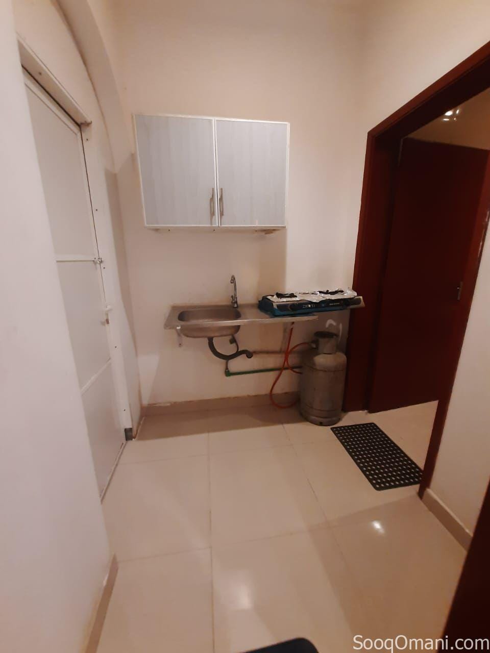 Furnished and unfurnished apartments, studios, and rooms are available for rent.