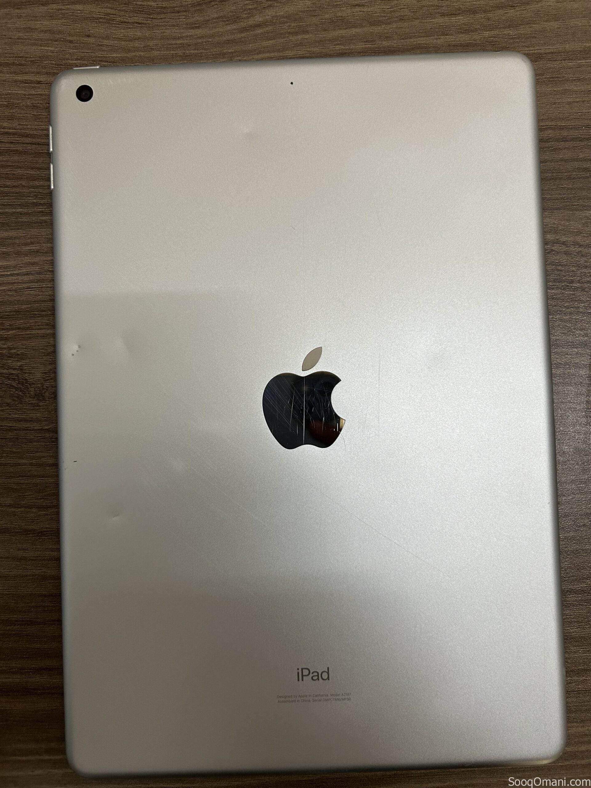 Apple iPad 7 with all accessories