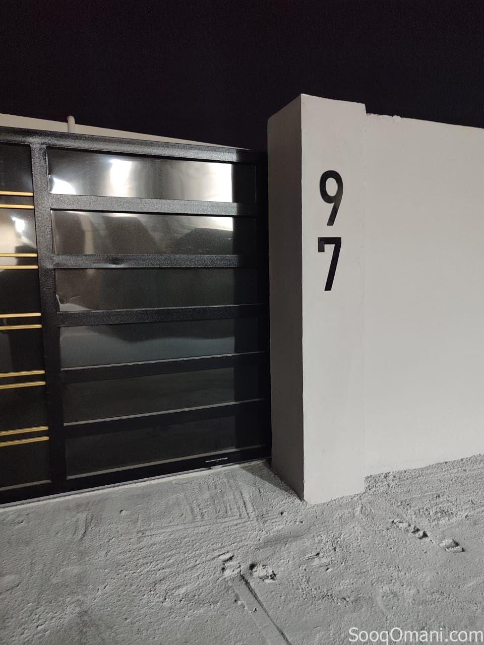 Room for monthly rent in Sohar, opposite the Corniche and the sea.