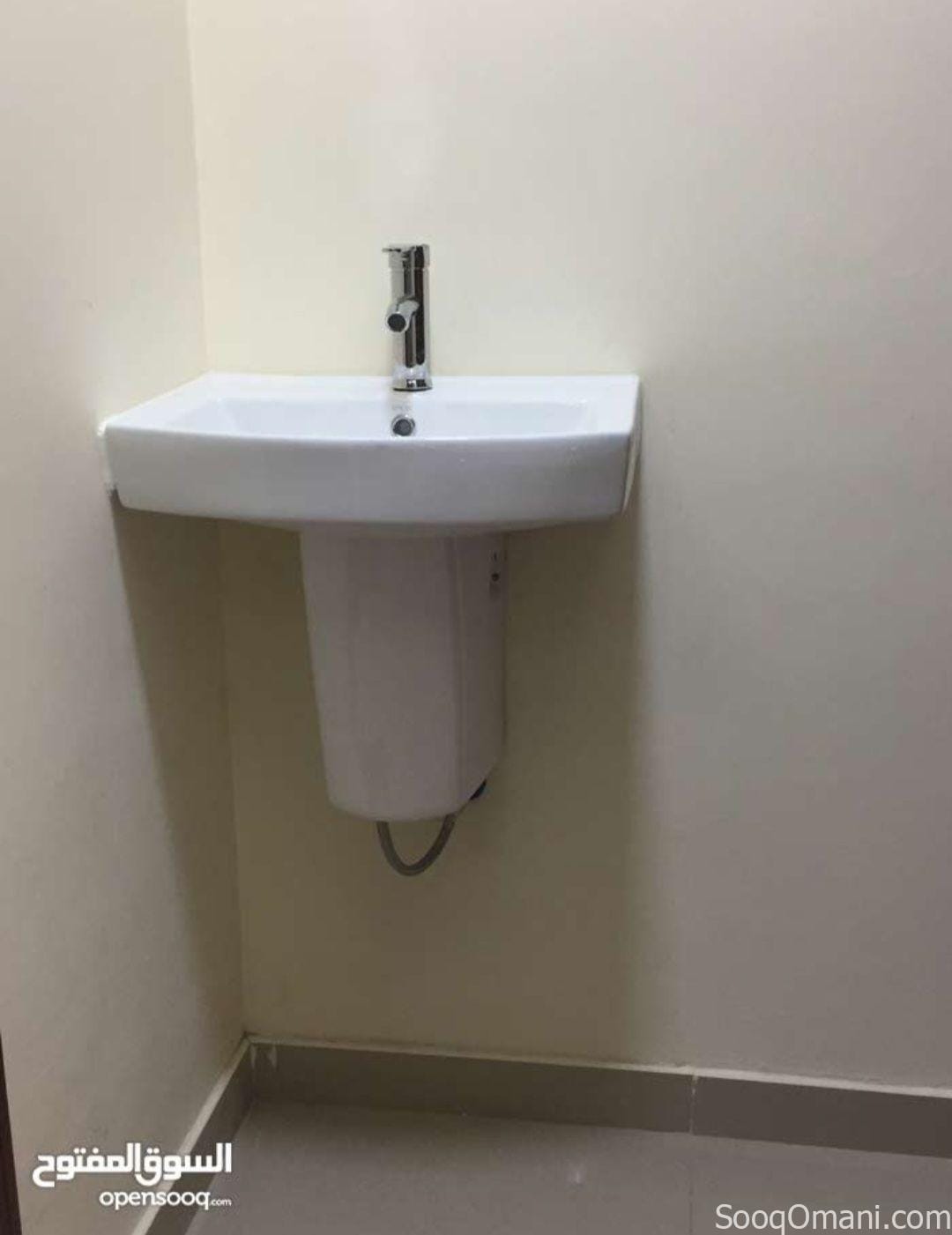 Small apartment for rent in Bousher, Al Musfah